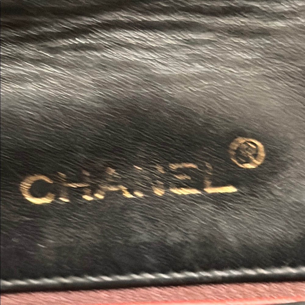 Black and Gold Quilted Shoulder Bag with Chain Strap - Picture 2 of 13